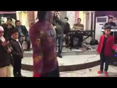 شاب حلو متحول جنسين