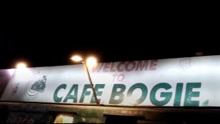 Cafe Bogie- Short Food Vlog - ii Chundrigar Road - Karachi - Pakistan - Hindi/Urdu