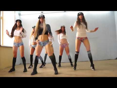 Sexy russian girls dance twerk