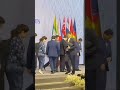 Khi tham gia hội nghị quốc tế Thủ tướng Thái Lan luôn theo sát thủ tướng Việt Nam