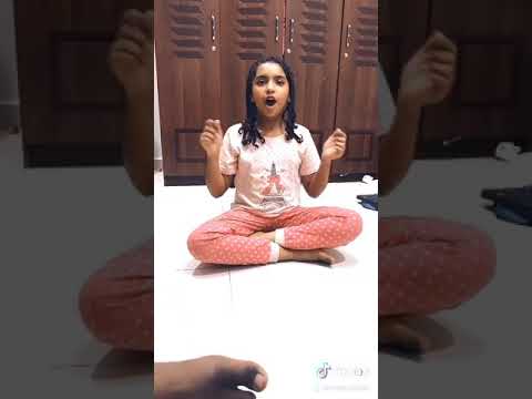 خطواتها وهي بتعدي سودااااانية سودانية