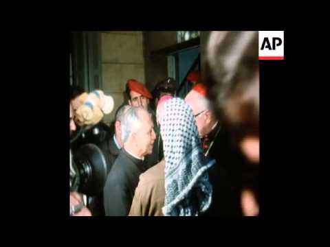 SYND 15 11 75 ARAFAT MEETS SPECIAL PAPAL ENVOY CARDINAL BERTOLI IN BEIRUT TO DISCUSS LEBANESE CRISIS 