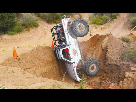 Video: Den Längsta Studskursen I Världen är Denna Monster Obstacle Course