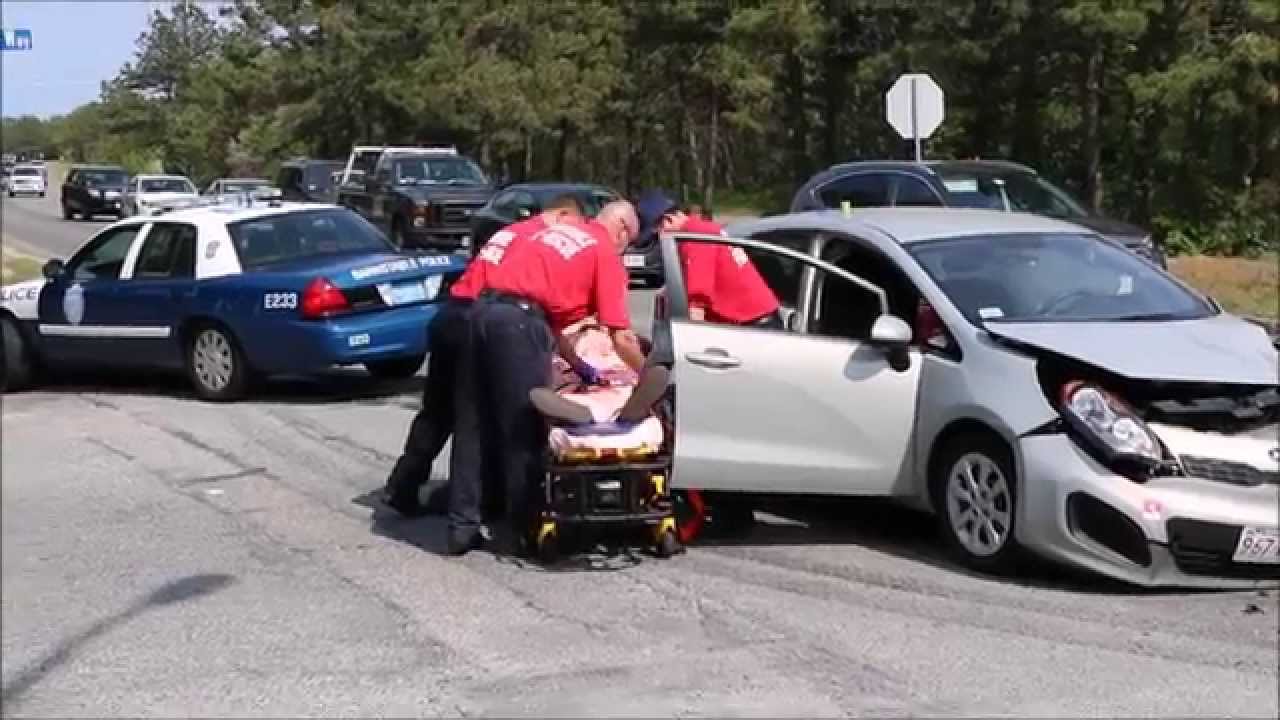 HN footage Head on collision, Breeds Hill Rd & Independence 6 12 15