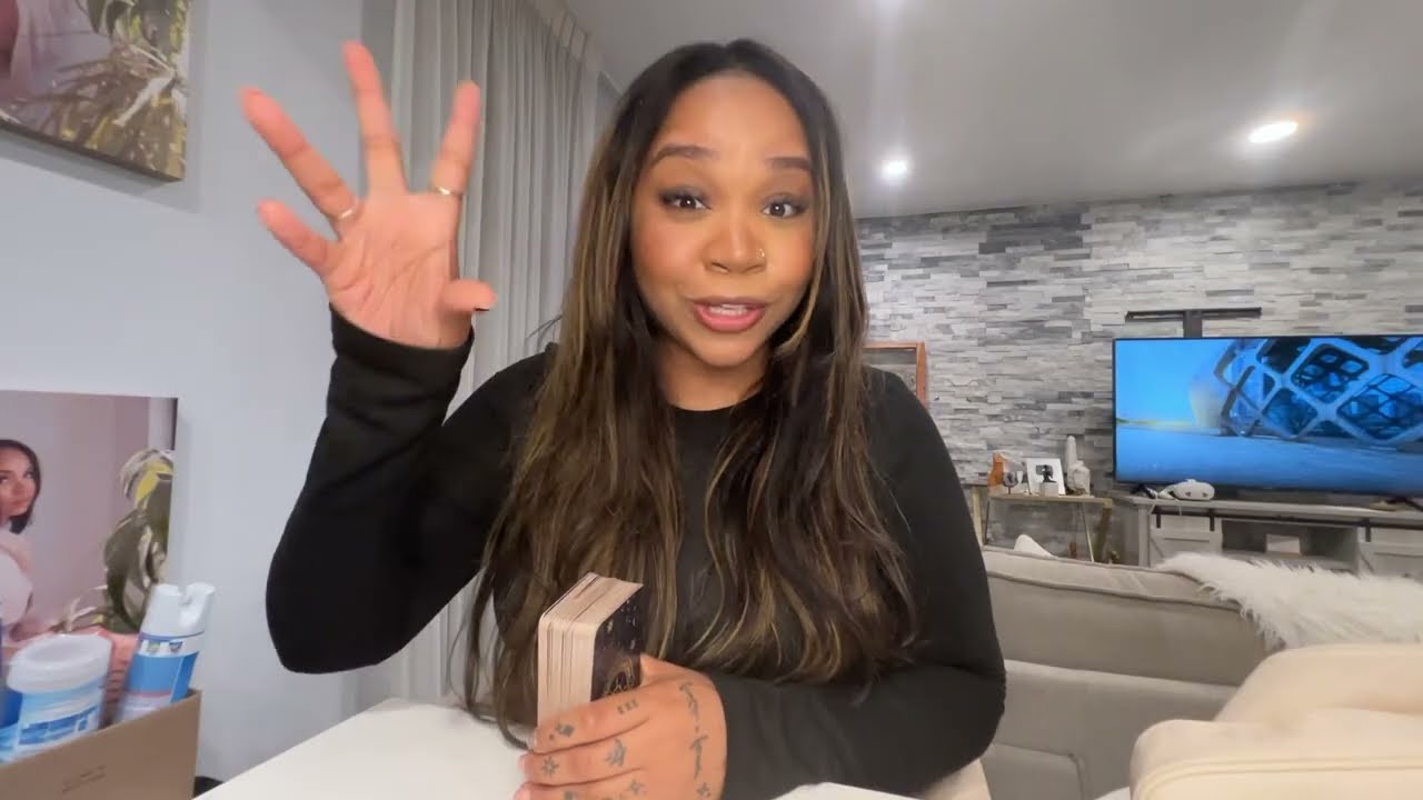 Ты призвал меня сюда, чтобы я отдал тебе билет, ты скоро сядешь.