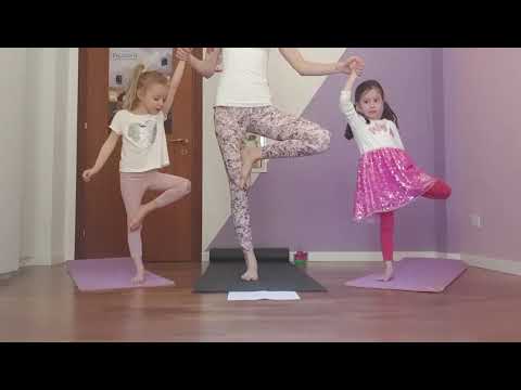 Video: Una Bambina Di Sei Anni Insegna Yoga Meglio Degli Adulti - Visualizzazione Alternativa