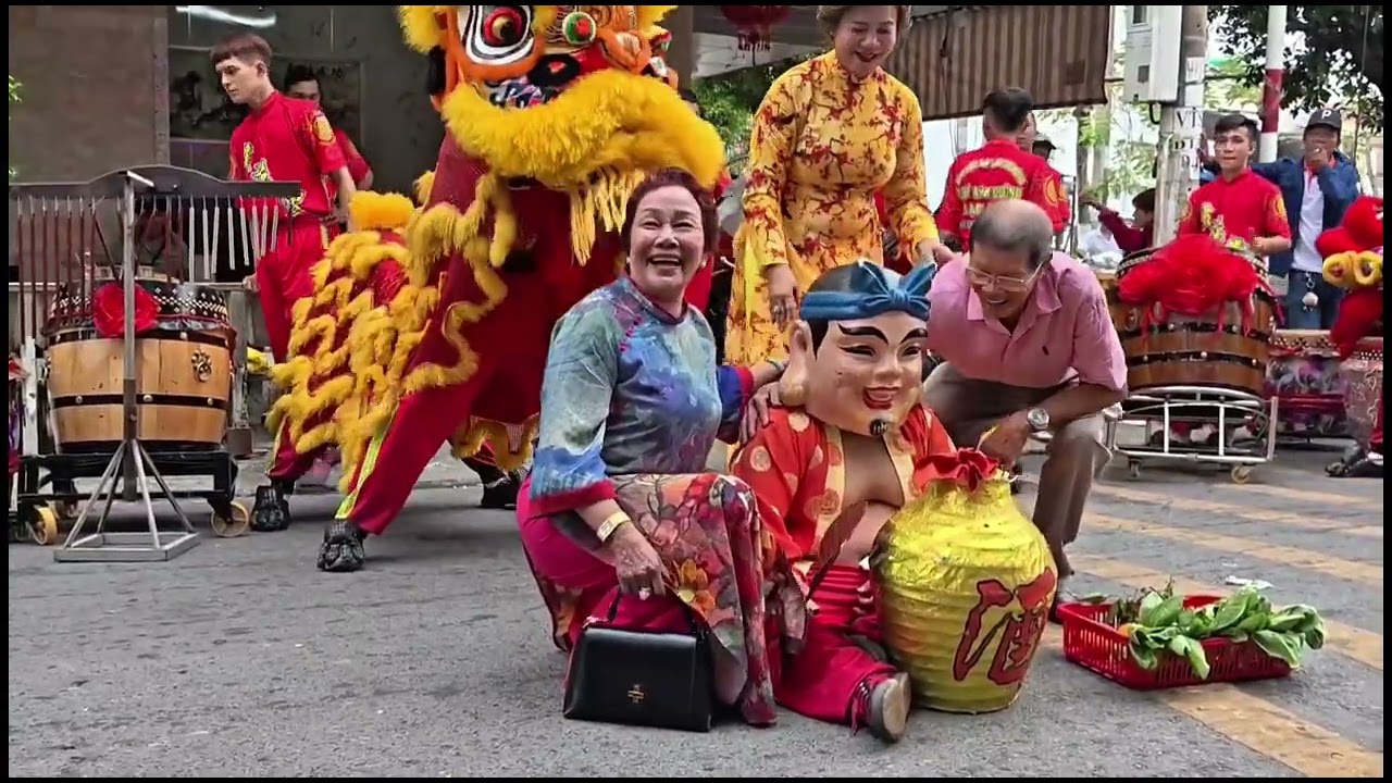 # Lân Sư Rồng Quý Anh Đường biểu diễn khai trương Cty Đào Nguyên mùng 7 tết Bính Ngọ