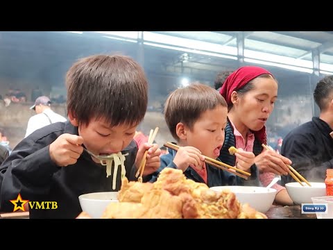 Video BÁT PHỞ THỊT LƠN ĐEN 15 NGHÌN TẠI CHỢ PHIÊN MÈO VẠC HÀ... - youtube