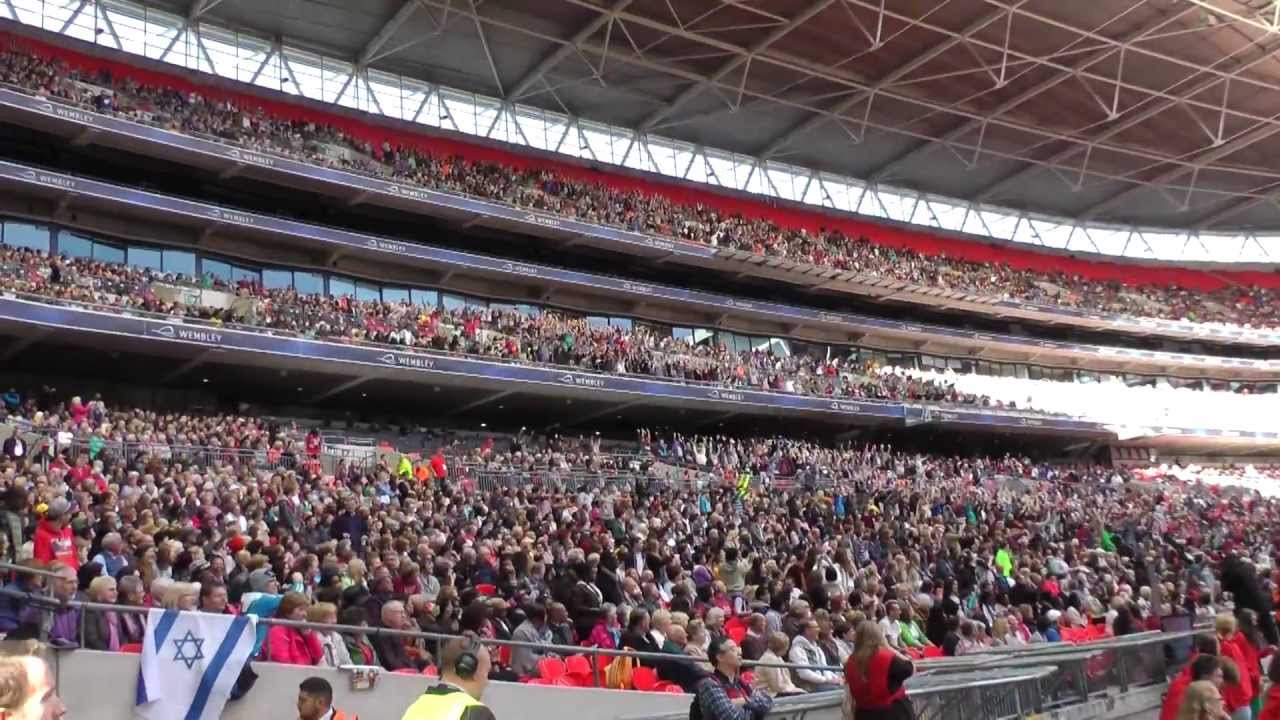 40,000 Christians make Mexican Wave at Wembley Stadium National Day of