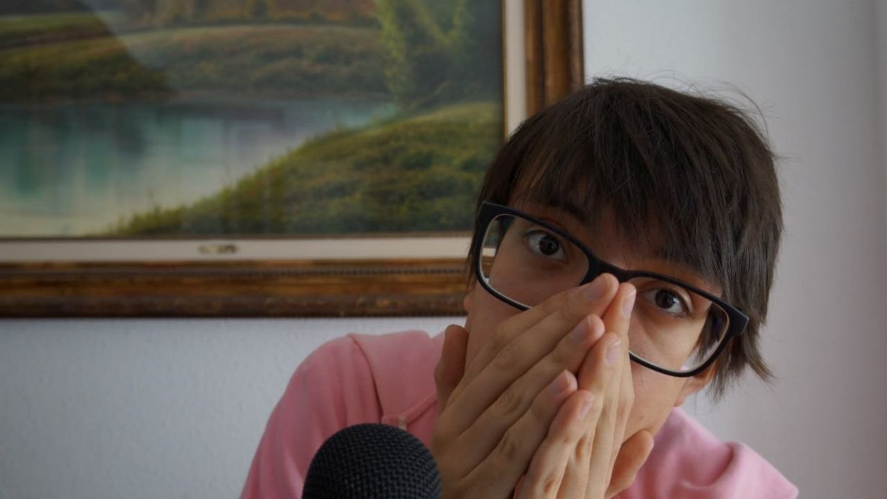 ASMR-разговоры, болтовня и что-то ещё, не знаю.