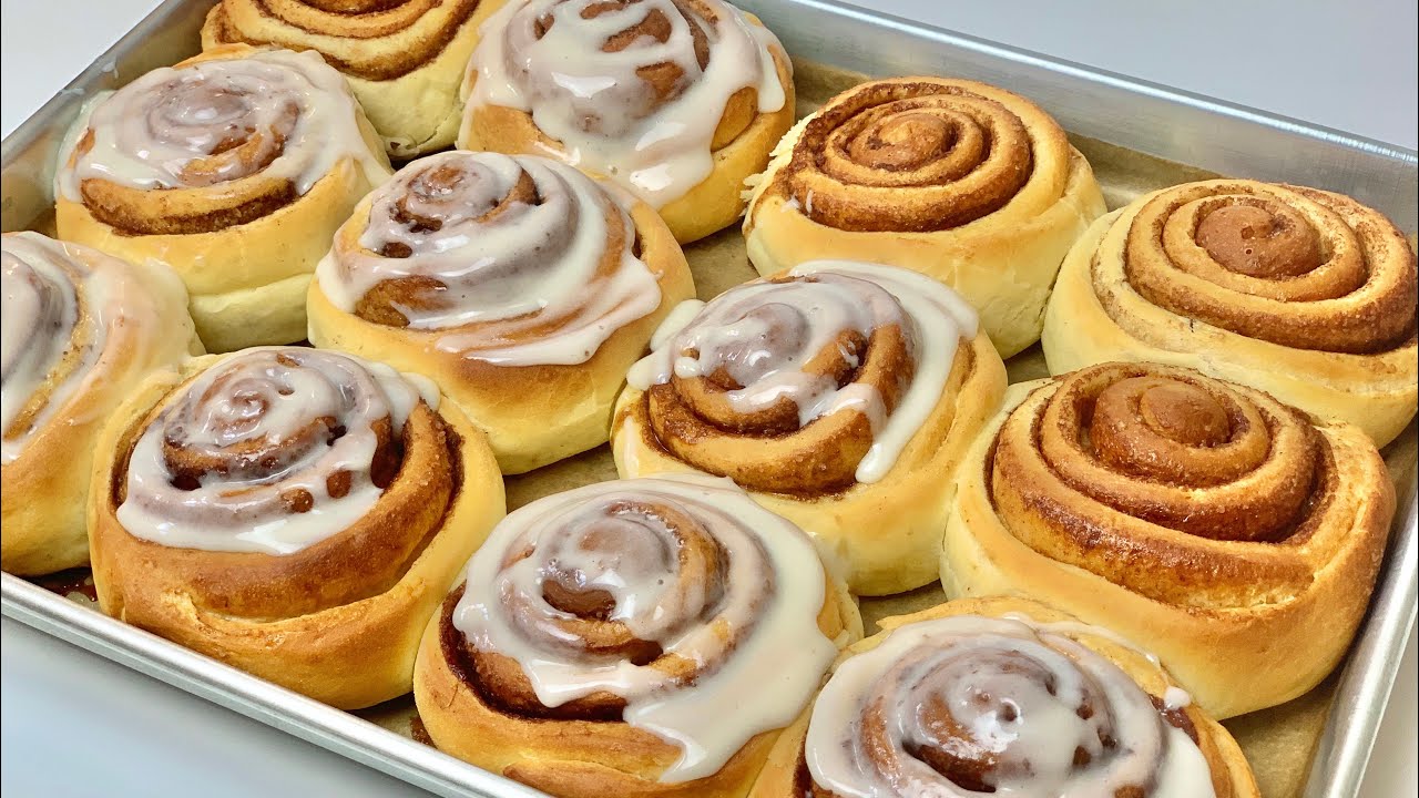 سينامون رول بوصفة راااائعة يجيو قطنيين و خفاف و الأهم بمكونات بسيطة موجودة في كل بيت 😋😋