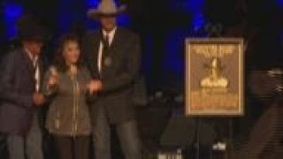 Alan Jackson reveals nerve condition affecting his balance