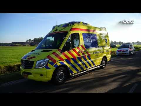 Twee auto's betrokken bij aanrijding in Staphorst, veel schade