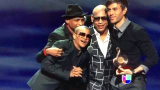 Premio Lo Nuestro 2015 Enrique Iglesias Album Pop del Año j balvin besa a enrique