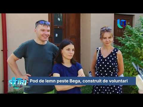 Pod de lemn, construit de voluntari