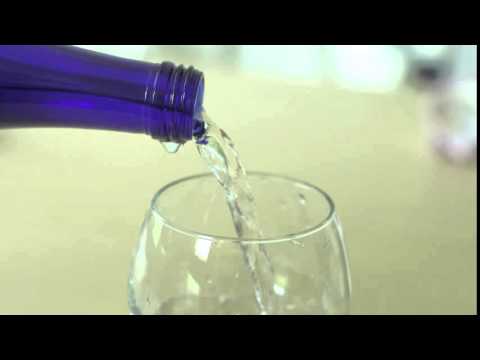 Pouring wine sound effect - YouTube