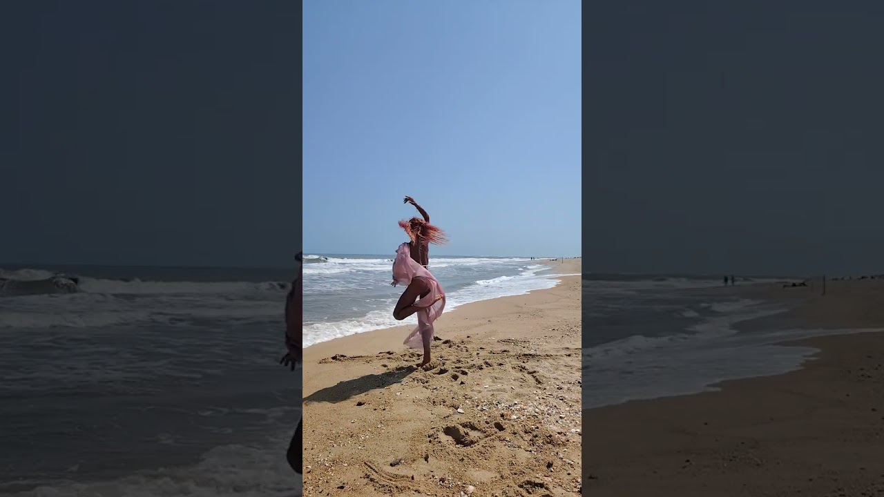 Танец у моря.