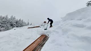 (Actually, we were working at this speed!)  heavy snowfall Roof snow removal 《Niigata, Japan》.