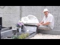 Памятник со скульптурой младенца из полимера