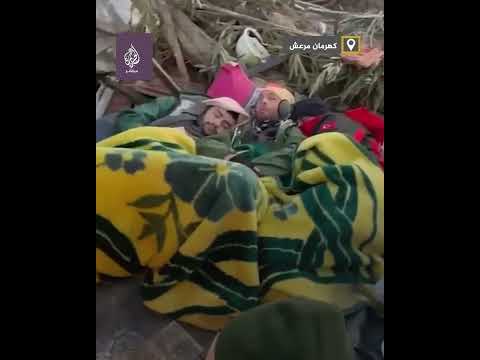منقذون ينامون فوق أنقاض المباني في كهرمان مرعش