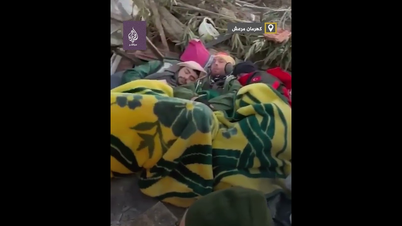 منقذون ينامون فوق أنقاض المباني في كهرمان مرعش