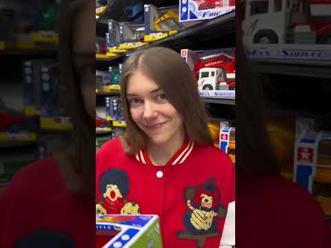 Даже попугаев можно катать на машинках😎🚘🦜