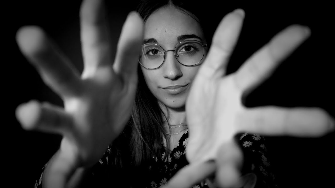 [ASMR em Português] Movimentos com as Mãos | Layered Video | B&W