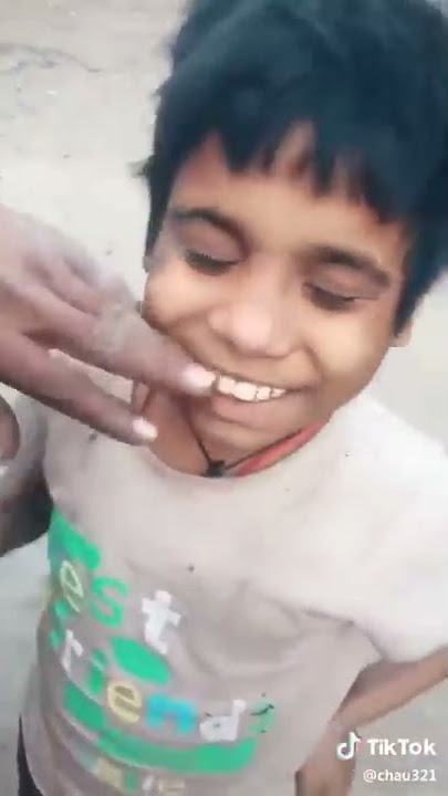 chat pe soya tha behnoi  | funny video | small poor boy sing song and  Wait for the end