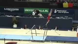 Uneven bars. Endo with 1/1 twist (Huang Quishuang) (F)