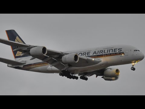 CLOSE-UP Singapore Airlines A380 LAST LIGHT Landing at Melbourne Airport