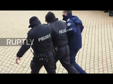 Bulgaria: Police push back "Green Pass" protesters trying to storm parliament