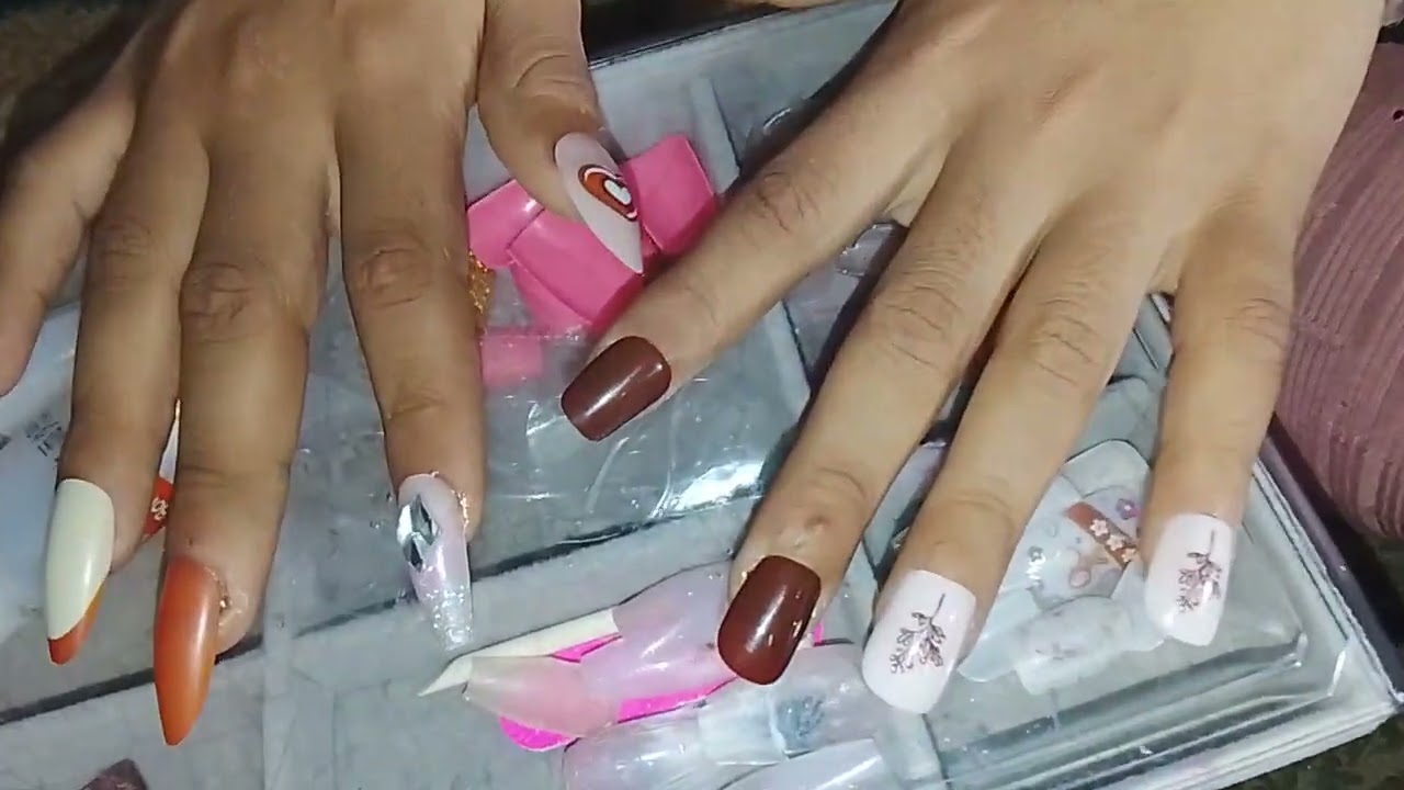 هاي قايز اليوم اعملنا اضافر ونشليهم بس خربو 😂😂