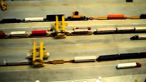 CSX Intermodal N-scale 002.AVI