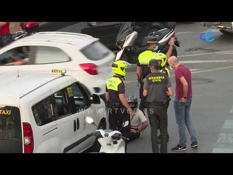 Colisión en la rotonda del Poblado Marinero entre un taxi y una moto