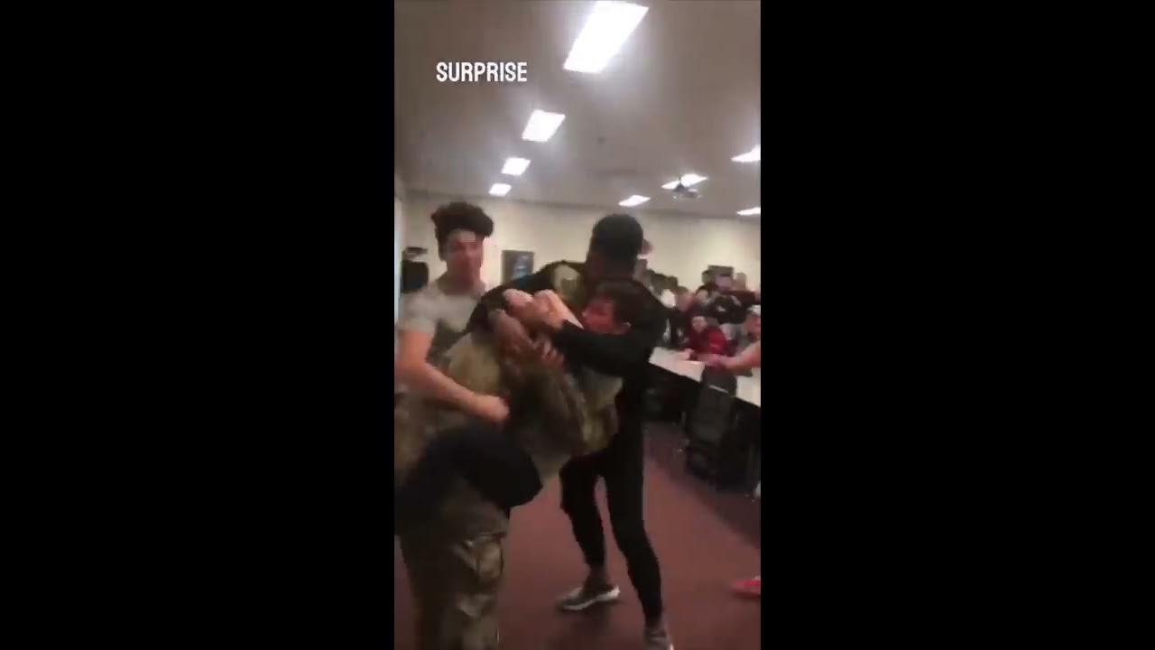 This Teacher Came Home From The Military To Surprise His Class 