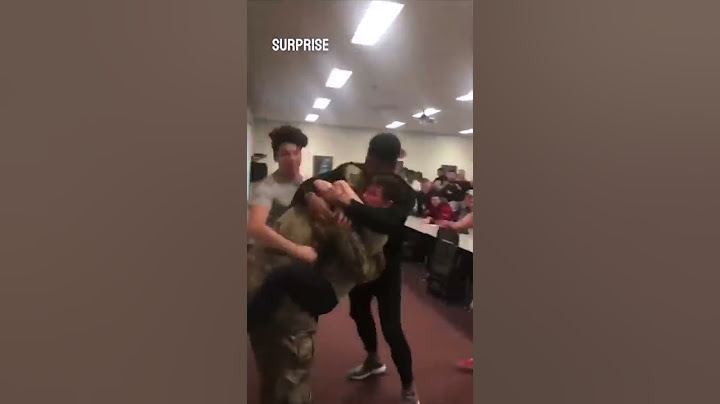 This teacher came home from the military to surprise his class 👏❤️
