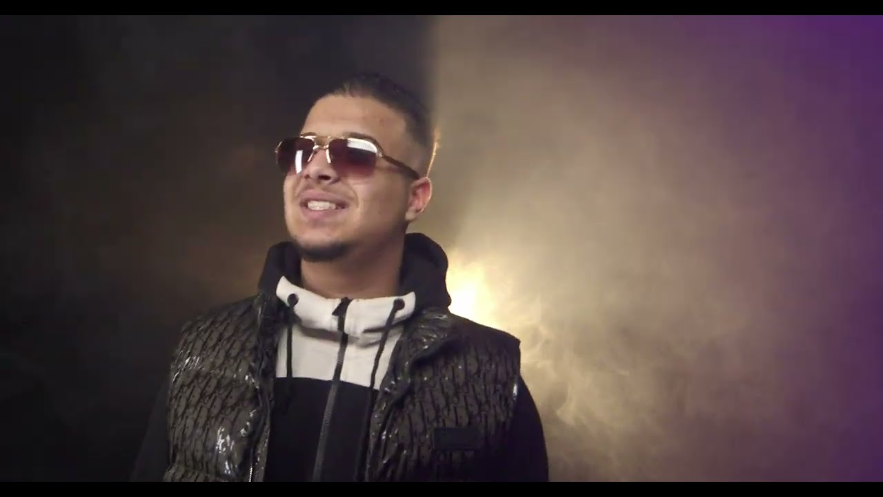 Guarda FABiO - Mega Bossa (Official Video) su YouTube Guarda FABiO - Mega Bossa (Official Video) su YouTube