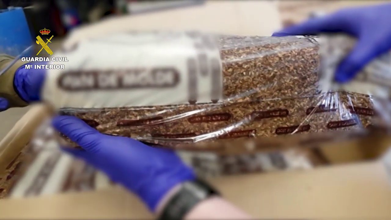 Detenido por distribuir #tabaco de #contrabando camuflado en envases de pan de molde en #Sevilla.