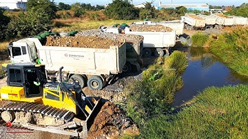 Expansion Good!! Expert Dump Trucks Stand In Line Fill To flooded land With Operator Dozer SHANTUI​