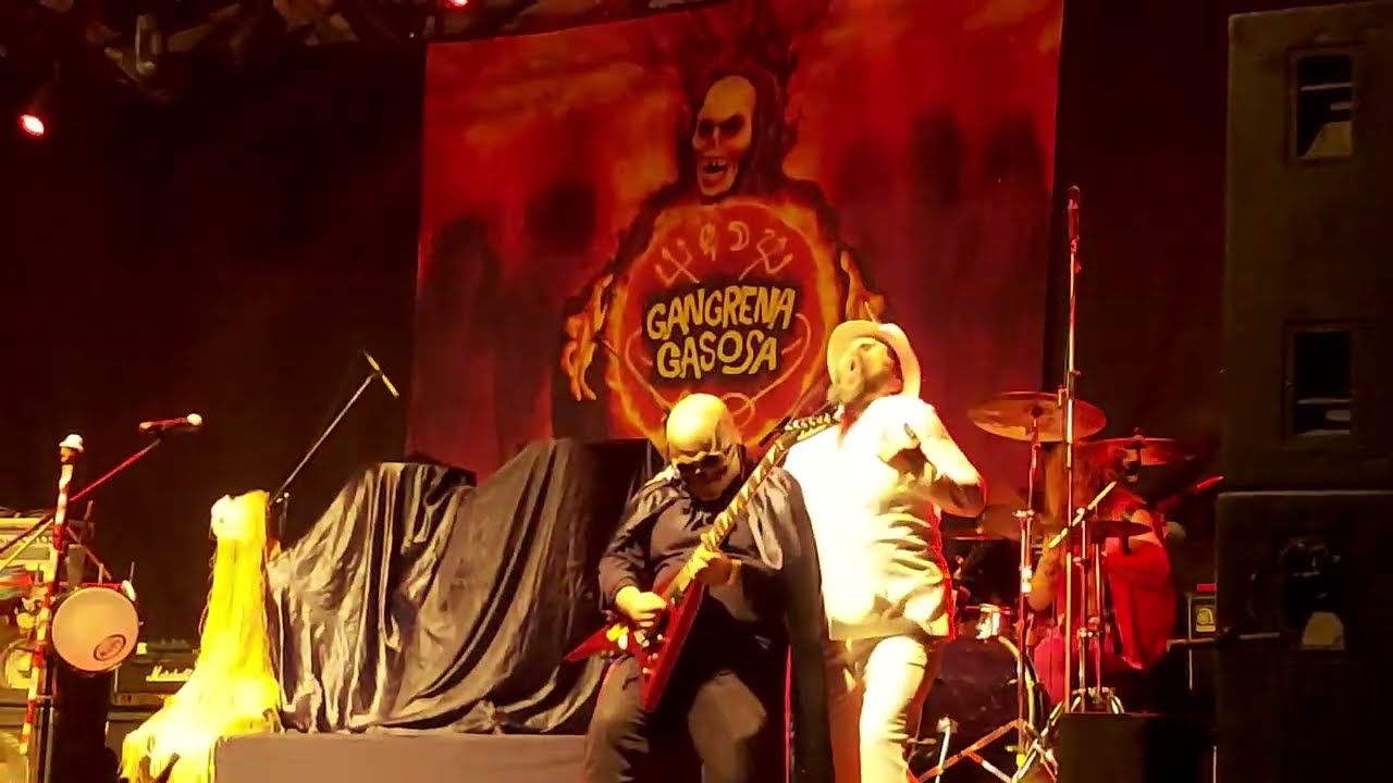 Gangrena Gasosa (01). Intro: Ê Caveira Folha da Bananeira / Rei do Cemitério.