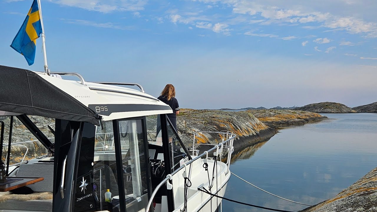 ⁣Flagg på halv stang og uvær på vei inn - HM Boating ep.3