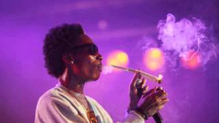 Watch Wiz Khalifa Air Born video