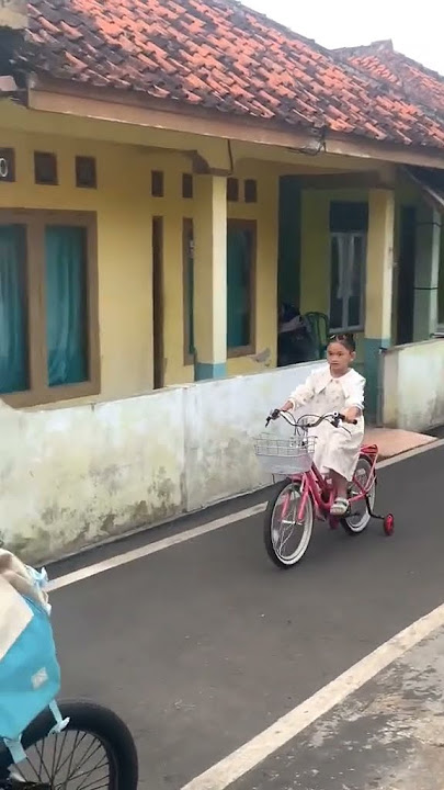 KDM NGAWAL NI HYANG NAIK SEPEDA