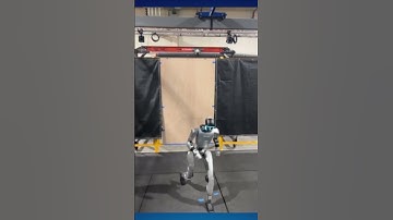 Robot hình người thực hiện động tác Wall Flip phải nói là quá đỉnh !