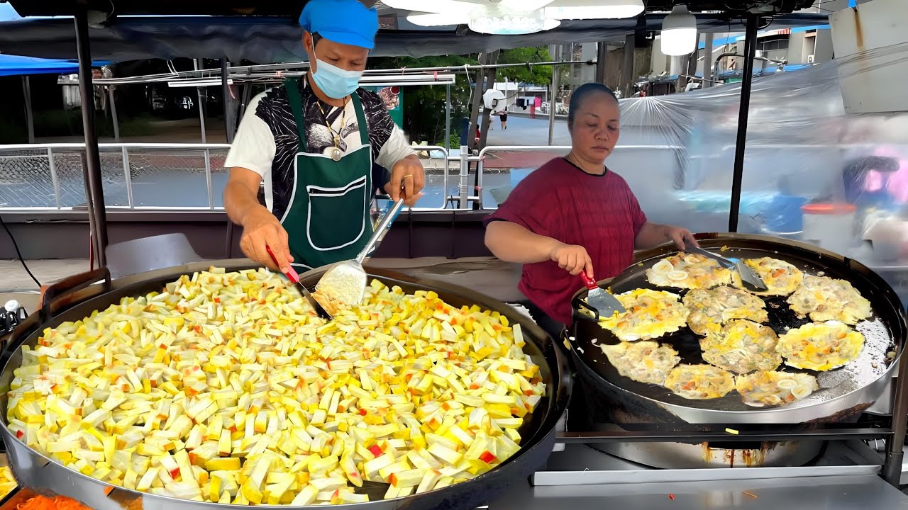 Удивительный азиатский шеф-повар! Готовит лучший пад-тай и омлет с морепродуктами