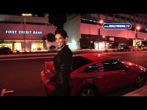 Statuesque Nicole Murphy Struts Out of BOA