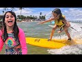 Marina e Elisa em uma História engraçada de Surf