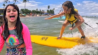 Marina e Elisa em uma História engraçada de Surf