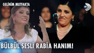 Rabia Hanım meğer assolistmiş! | Gelinim Mutfakta 1391. Bölüm