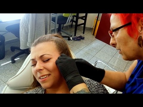 Video: 3 spôsoby, ako vyčistiť infikovaný piercing do ucha
